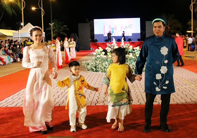 Lễ hội áo dài Nha Trang đầy ấn tượng Lễ hội áo dài Nha Trang đầy ấn tượng