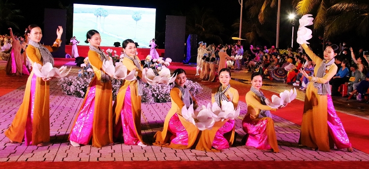 Lễ hội áo dài Nha Trang đầy ấn tượng Lễ hội áo dài Nha Trang đầy ấn tượng