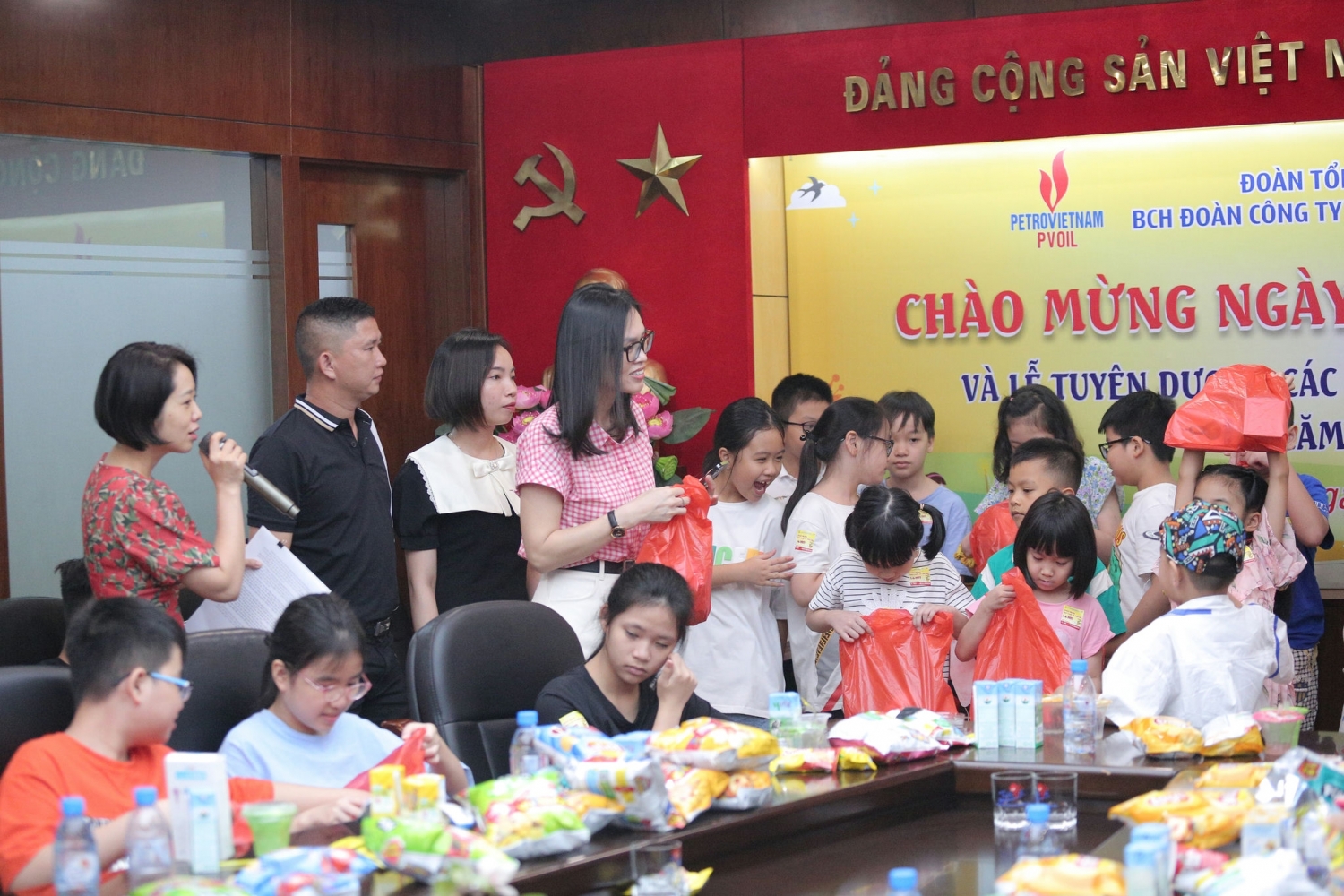 PVOIL Hà Nội tổ chức chương trình mừng ngày Quốc tế Thiếu nhi 1/6 cho con CBCNV Công ty