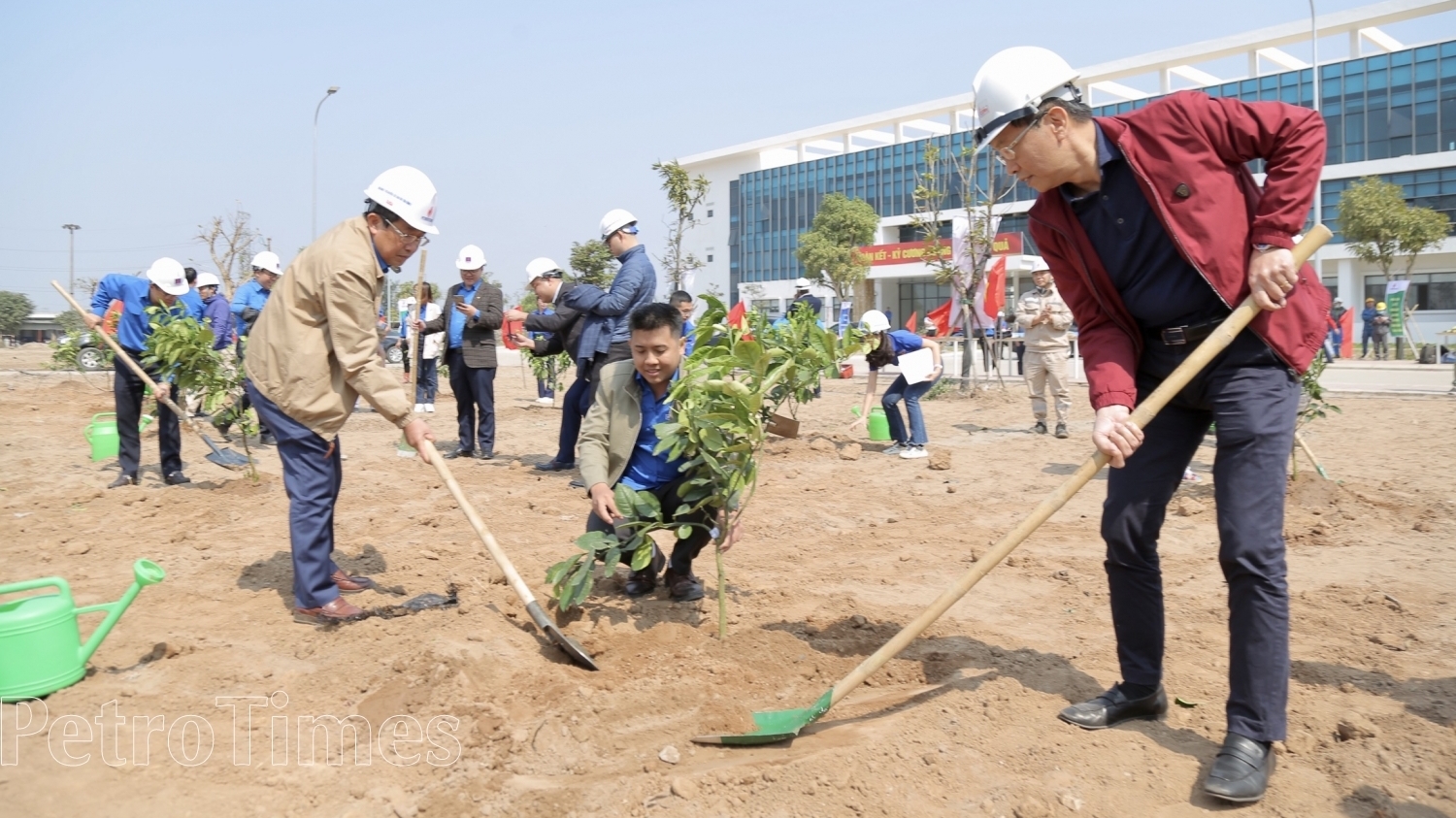 Petrovietnam "vì một Việt Nam xanh" và "xanh hóa Trường Sa"