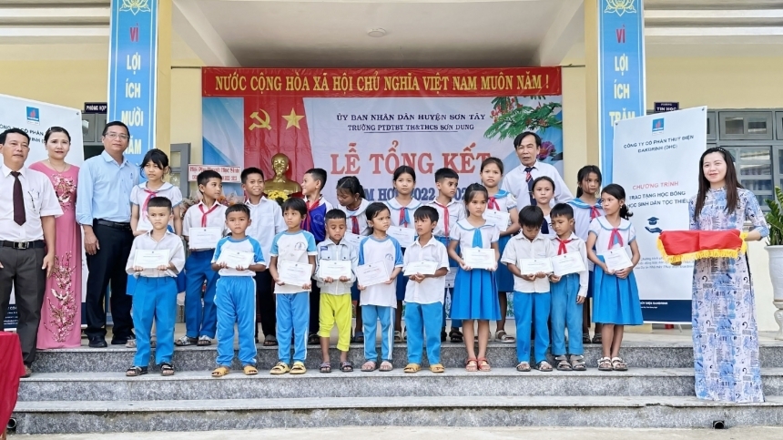 Thuỷ điện Đakđrinh trao 180 suất học bổng cho các trường tại huyện Sơn Tây (Quảng Ngãi)