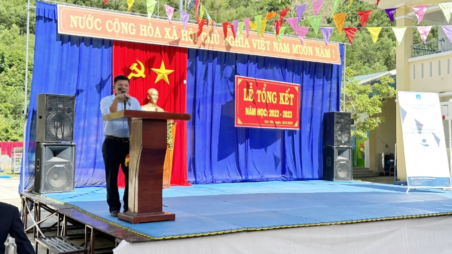Thuỷ điện Đakđrinh trao 180 suất học bổng cho các trường tại huyện Sơn Tây (Quảng Ngãi)