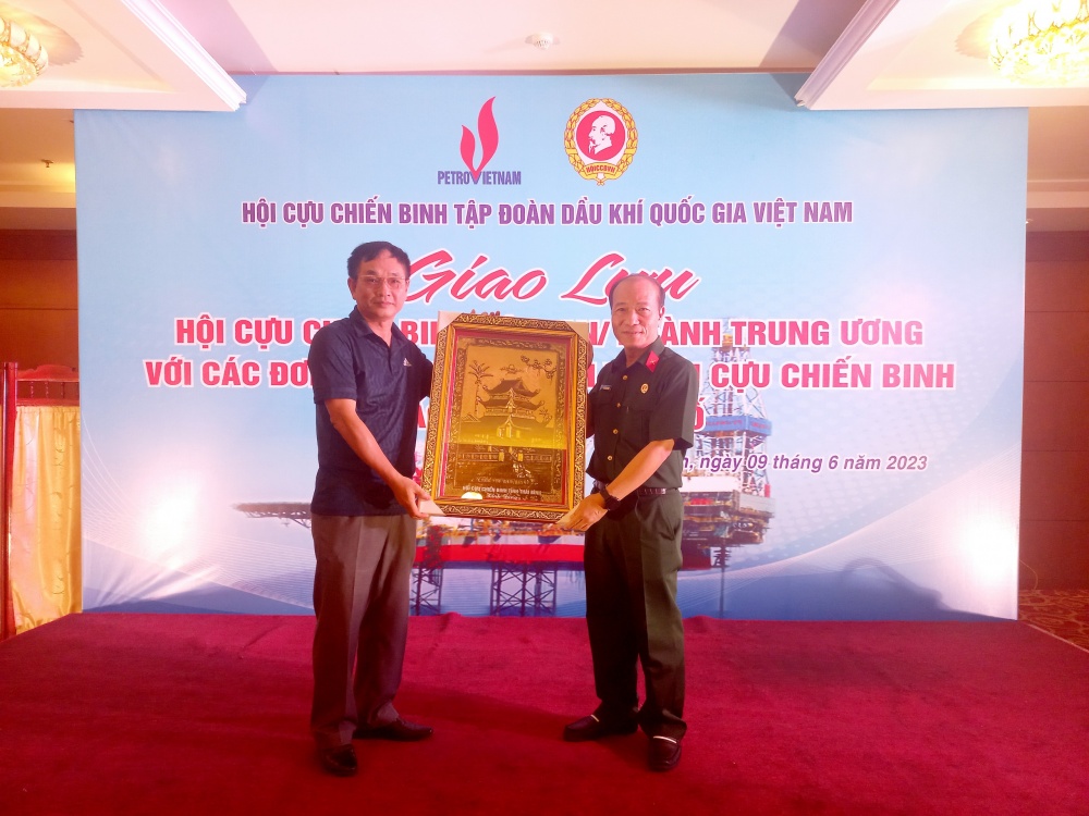 Hội CCB Tập đoàn tổ chức Hội nghị Tập huấn, tọa đàm kết hợp giáo dục truyền thống tại tỉnh Thái Bình Hội CCB Tập đoàn tổ chức Hội nghị Tập huấn, tọa đàm kết hợp giáo dục truyền thống tại tỉnh Thái Bình