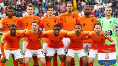 Tại sao đội tuyển bóng đá Hà Lan được gọi là "Cơn lốc màu da cam"?