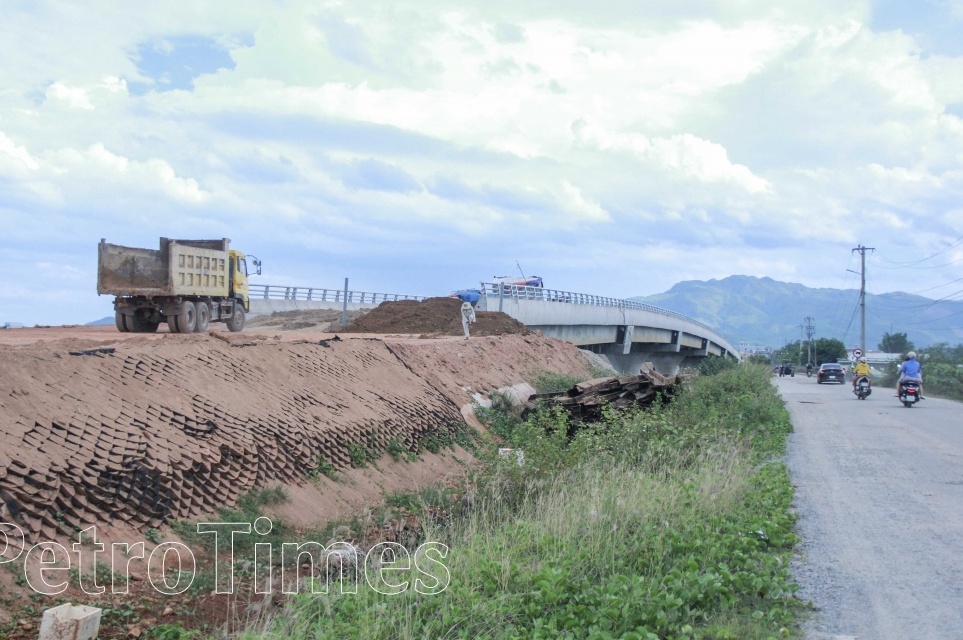 Quảng Nam: Cầu dài 200m xây 6 năm vẫn chưa xong