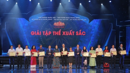 Chủ tịch Hội Dầu khí Việt Nam gửi thư chúc mừng Tạp chí Năng lượng Mới được tuyên dương tại Lễ trao giải Diên Hồng lần I