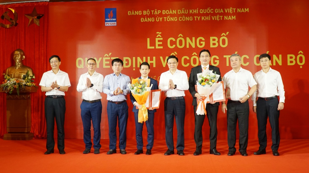 Ban Lãnh đạo Đảng ủy Tập đoàn Dầu khí Quốc gia Việt Nam trân trọng công bố và trao quyết định cho các lãnh đạo cấp cao PV GAS Ban Lãnh đạo Đảng ủy Tập đoàn Dầu khí Quốc gia Việt Nam trân trọng công bố và trao quyết định cho các lãnh đạo cấp cao PV GAS