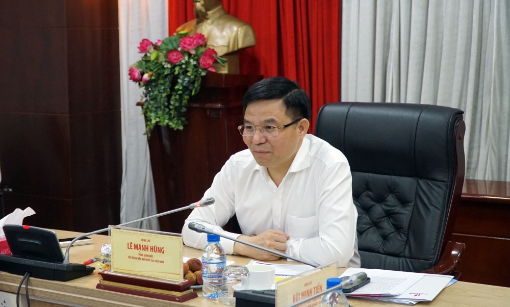 Tổng Giám đốc Petrovietnam Lê Mạnh Hùng chỉ đạo cuộc họp