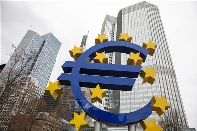 Tại sao ECB phản ứng “ngược chiều” với Fed?