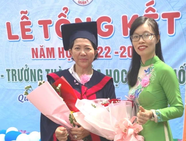 Bà nội U70 cùng cháu gái 18 tuổi đi thi tốt nghiệp THPT năm 2023 - 6