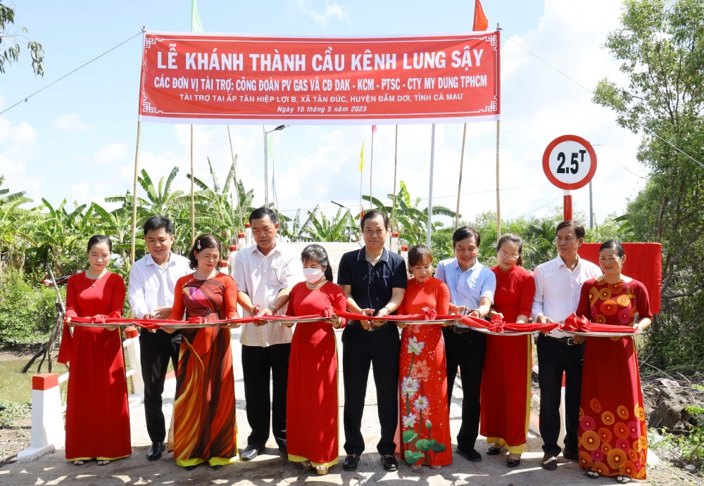 Công đoàn PV GAS phối hợp tài trợ xây dựng Cầu Kênh Lung Sậy tại ấp Tân Hiệp Lợi, xã Tân Đức, huyện Đầm Dơi, tỉnh Cà Mau