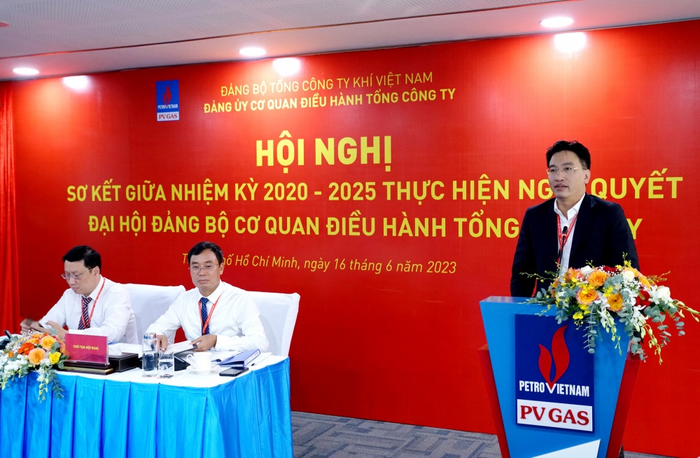 Đồng chí Nguyễn Thanh Bình, Bí thư Đảng ủy, Chủ tịch HĐQT PV GAS phát biểu chỉ đạo và giao nhiệm vụ cho Đảng bộ CQĐH