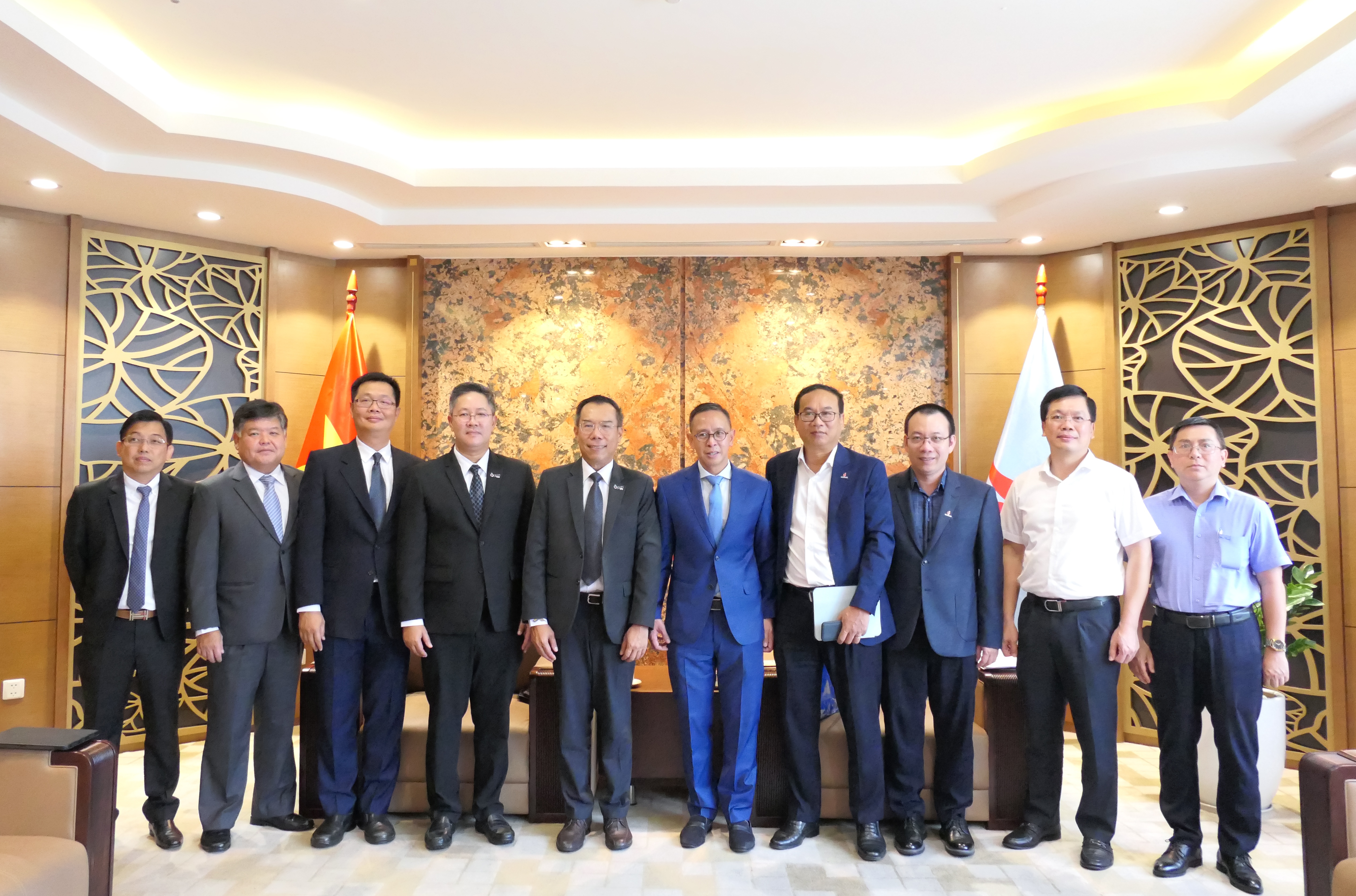 Ông Trần Bình Minh – Thành viên hội đồng Thành viên Tập đoàn Dầu khí Việt Nam tiếp Lãnh đạo Tập đoàn Dầu khí Thái Lan (PTT) Ông Trần Bình Minh – Thành viên hội đồng Thành viên Tập đoàn Dầu khí Việt Nam tiếp Lãnh đạo Tập đoàn Dầu khí Thái Lan (PTT)
