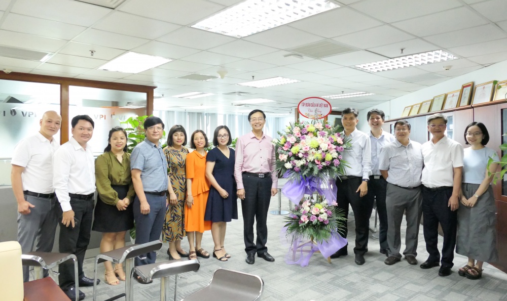 Lãnh đạo Tập đoàn Dầu khí Việt Nam chúc mừng Tạp chí Dầu khí