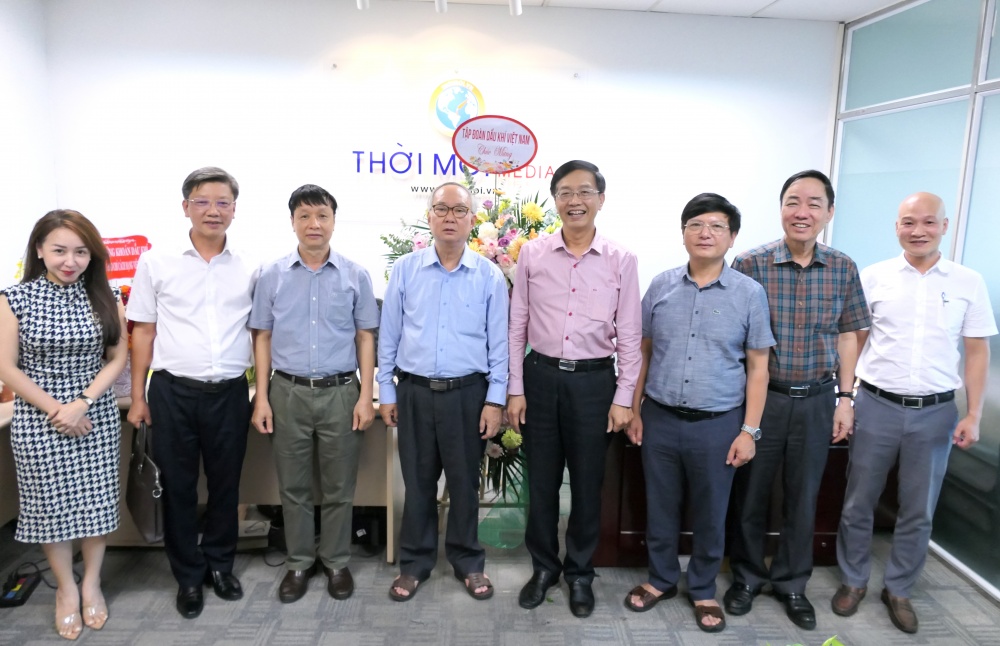Lãnh đạo Tập đoàn Dầu khí Việt Nam chúc mừng Tạp chí Năng lượng Mới - PetroTimes