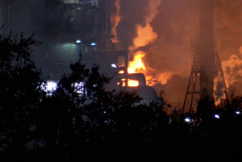 Cháy tại nhà máy lọc dầu của Exxon Mobil ở Texas