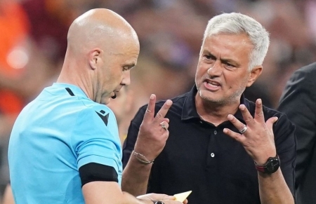 UEFA chính thức quyết định án phạt cho Jose Mourinho