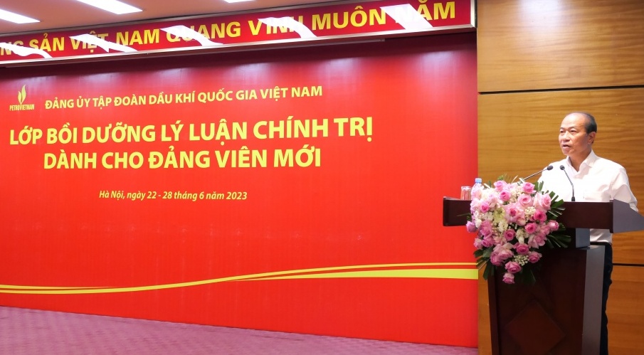 Khai giảng lớp Bồi dưỡng lý luận chính trị dành cho đảng viên mới năm 2023