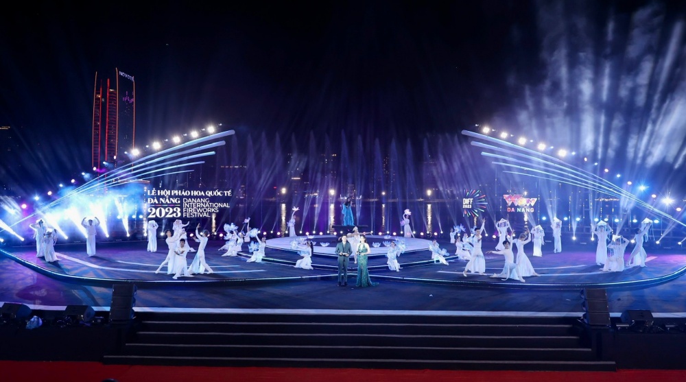 DIFF 2023: Anh và Ba Lan trình diễn “vũ điệu thiên nhiên” trên nền trời Đà Nẵng