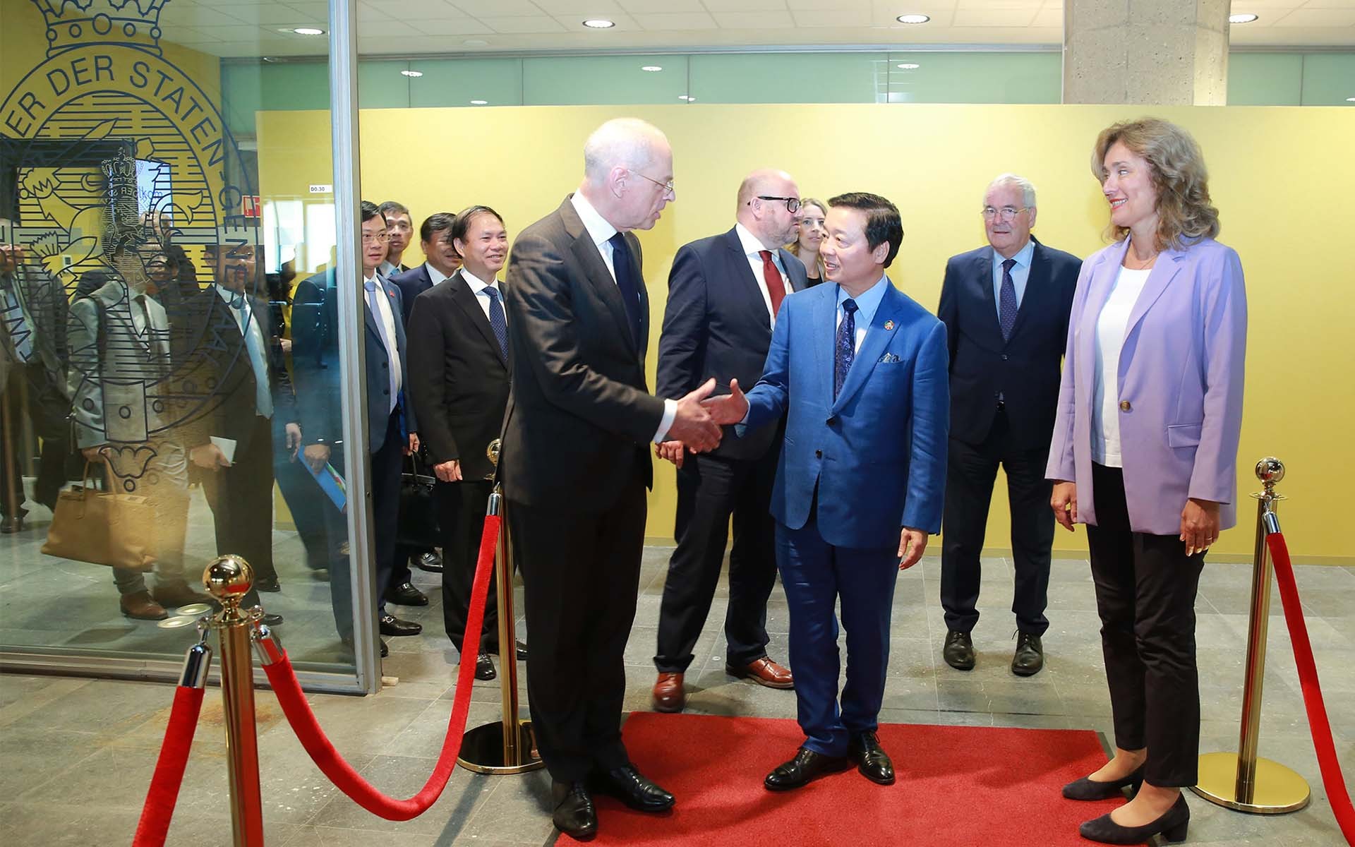 Lãnh đạo Nghị viện Hà Lan đón Phó Thủ tướng Trần Hồng và đoàn công tác đến thăm, làm việc.
