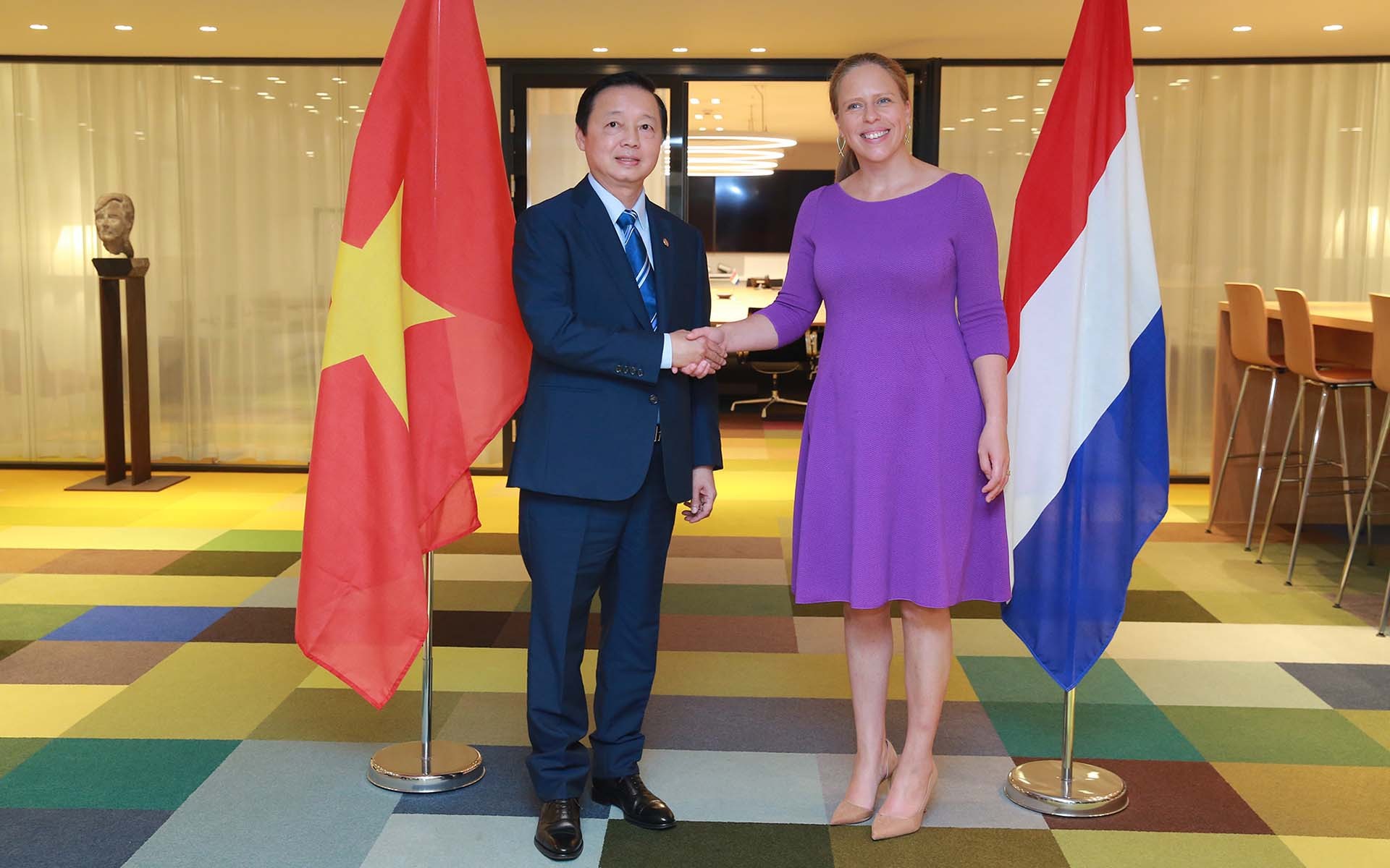 Phó Thủ tướng Trần Hồng Hà và Phó Thủ tướng Hà Lan Carola Schouten.
