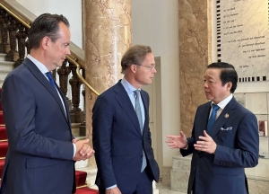 Việt Nam - Hà Lan tăng cường hợp tác về thích ứng với biến đổi khí hậu