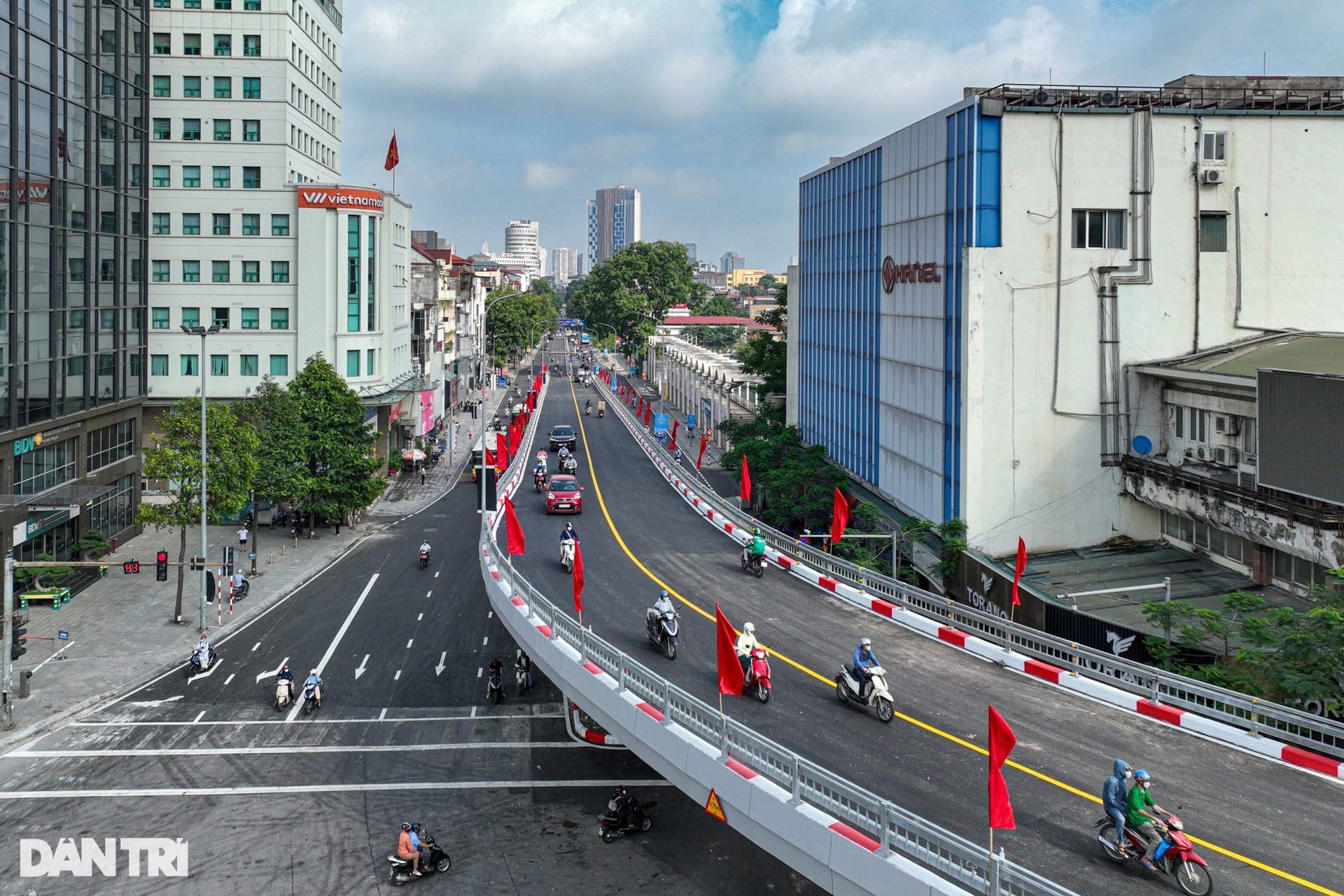 Thông xe cầu vượt chữ C đầu tiên ở Hà Nội, trị giá gần 150 tỷ đồng - 7
