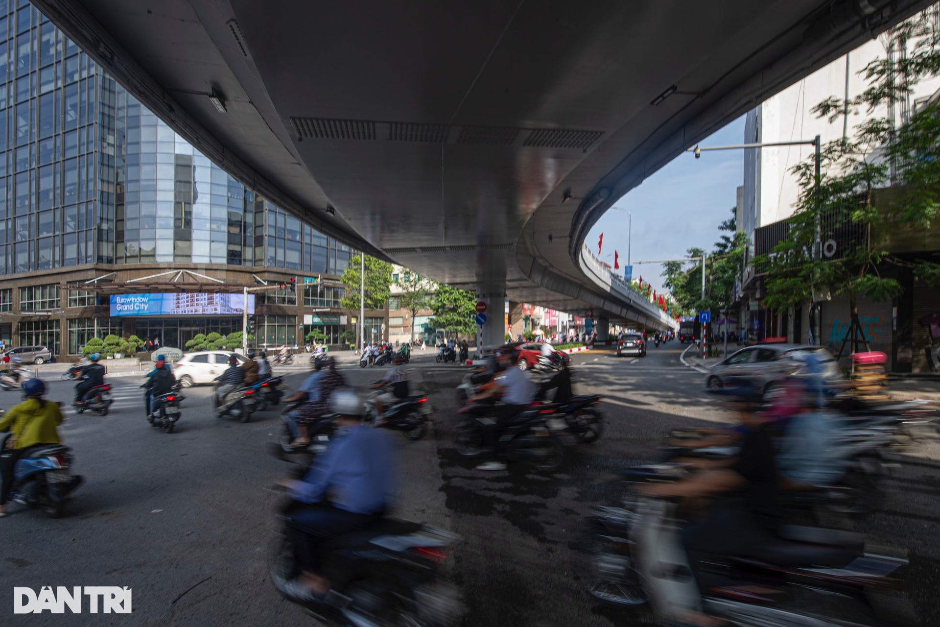 Thông xe cầu vượt chữ C đầu tiên ở Hà Nội, trị giá gần 150 tỷ đồng - 11