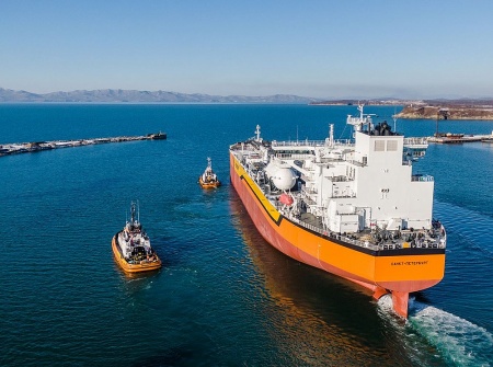 Rosneft liên tục nhận được tàu chở dầu phá băng loại mới