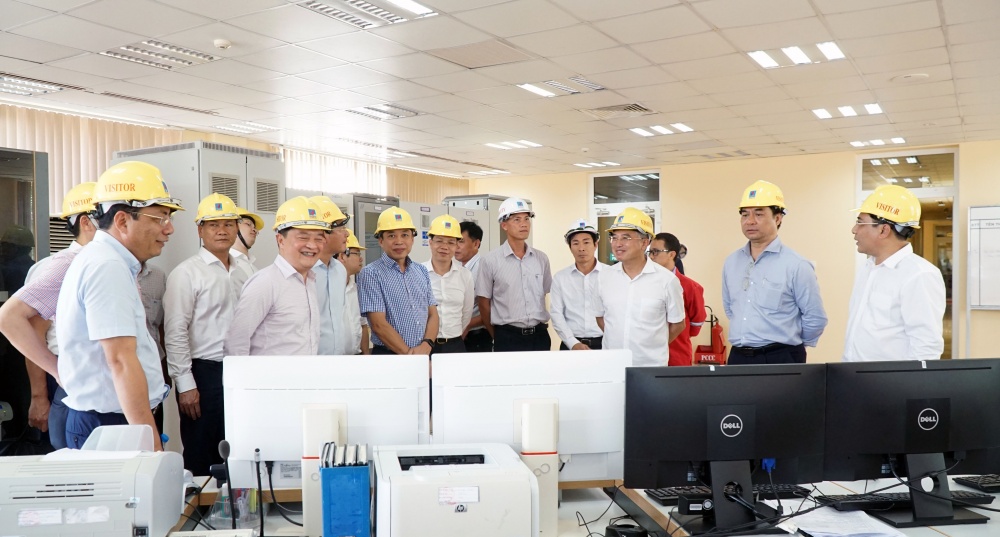 Đoàn công tác tại Nhà máy Điện Nhơn Trạch 2