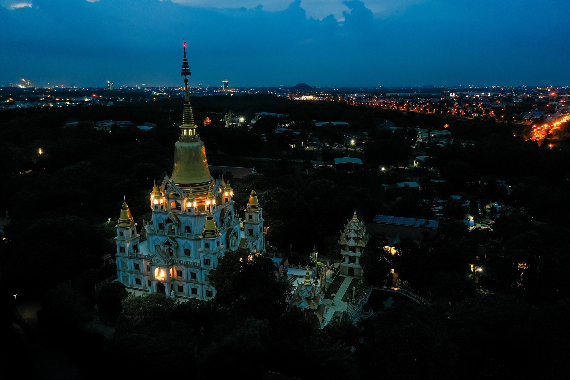 Cận cảnh ngôi chùa từng được xếp vào hàng đẹp nhất thế giới - 13