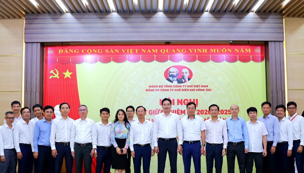 Đoàn công tác của Đảng ủy PV GAS tại Hội nghị sơ kết nửa nhiệm kỳ - Đảng bộ cơ sở Công ty Chế biến Khí Vũng Tàu.