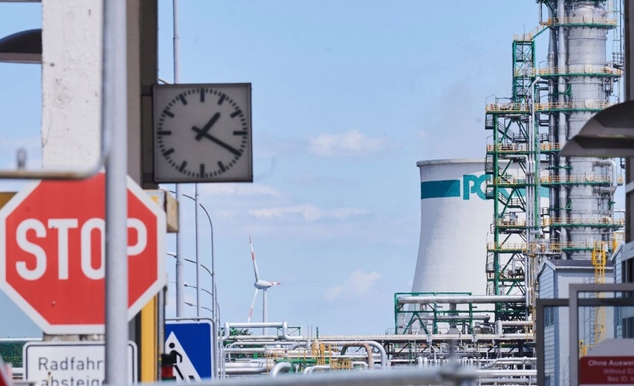 Trưng thu nhà máy lọc dầu của Nga, Đức có thể chuyển nhượng cho Ba Lan không?