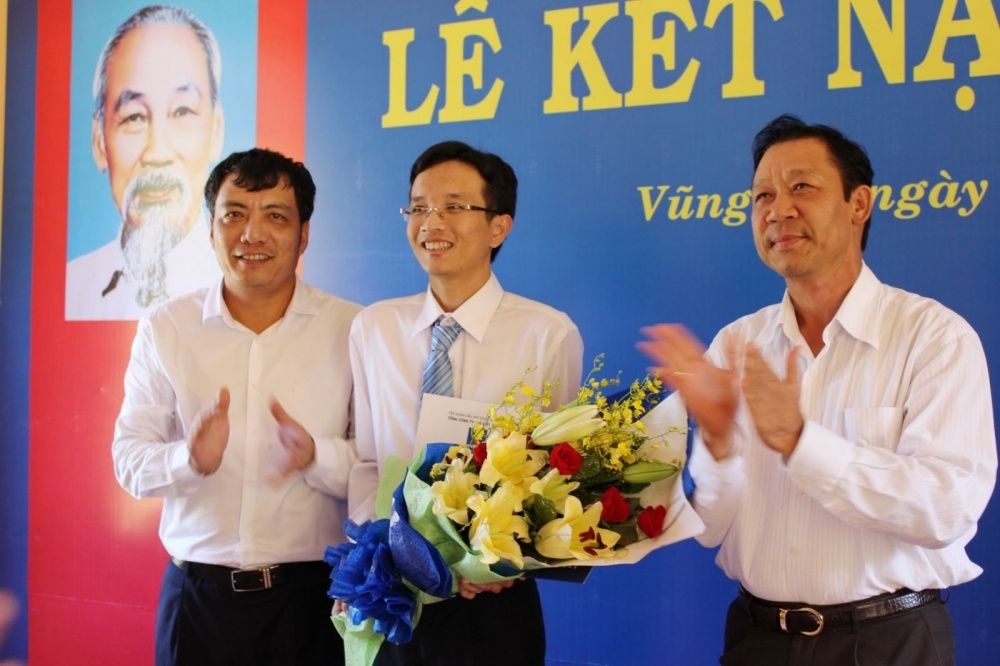 Kỹ sư Nguyễn Tấn Kiên vinh dự đứng vào hàng ngũ của Đảng