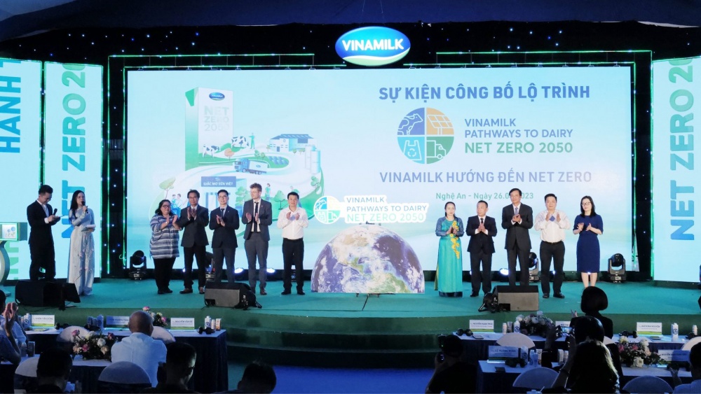 Vinamilk nhận chứng nhận Nhà máy và trang trại đạt trung hòa carbon theo tiêu chuẩn PAS 2060:2014