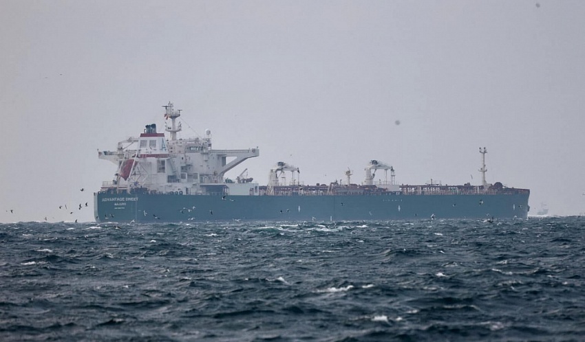 Hai tàu chở dầu suýt bị bắt giữ tại Vịnh Oman