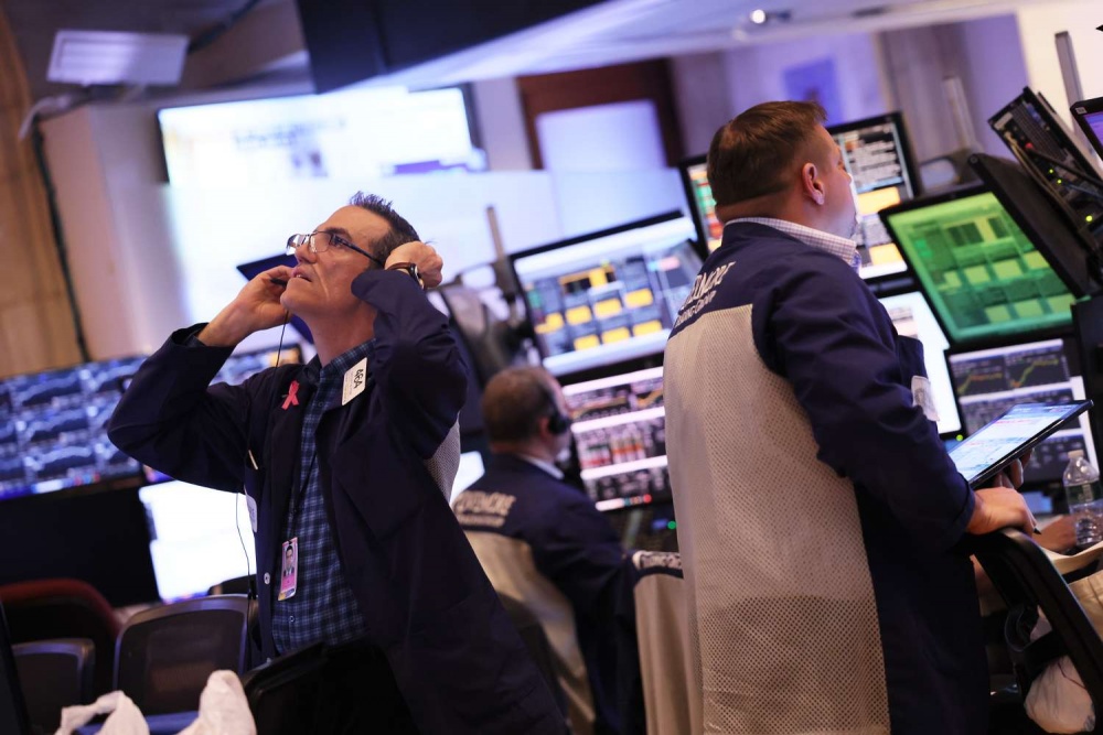 Thị trường chứng khoán thế giới ngày 6/7: Dow Jones giảm mạnh hơn 300 điểm