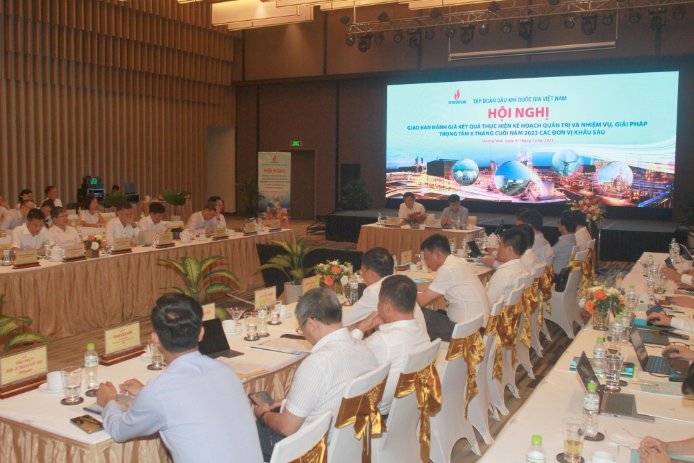 Toàn cảnh hội nghị giao ban các đơn vị khâu sau của Petrovietnam Toàn cảnh hội nghị giao ban các đơn vị khâu sau của Petrovietnam