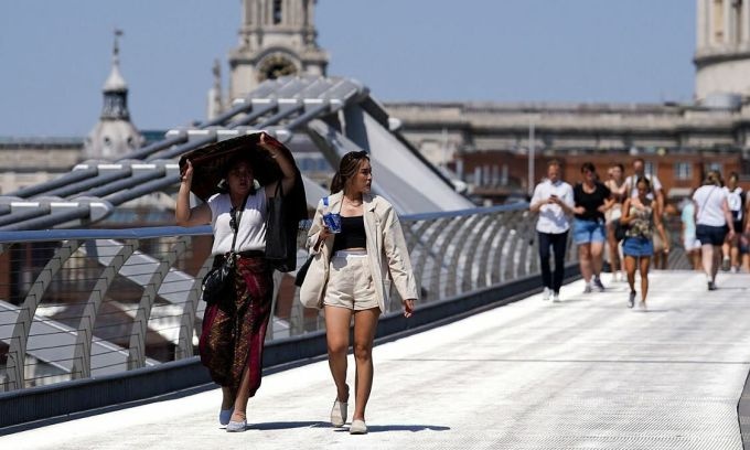 Nắng nóng đe dọa cuộc sống của người dân châu Âu