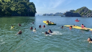Khám phá vịnh Lan Hạ trên du thuyền Jadesails