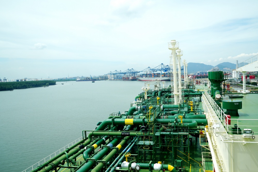 Cảng LNG Thị Vải tại vị trí thuận lợi với luồng hàng hải sôi động Cái Mép - Thị Vải - góc nhìn từ đỉnh tàu Maran Gas Achilles