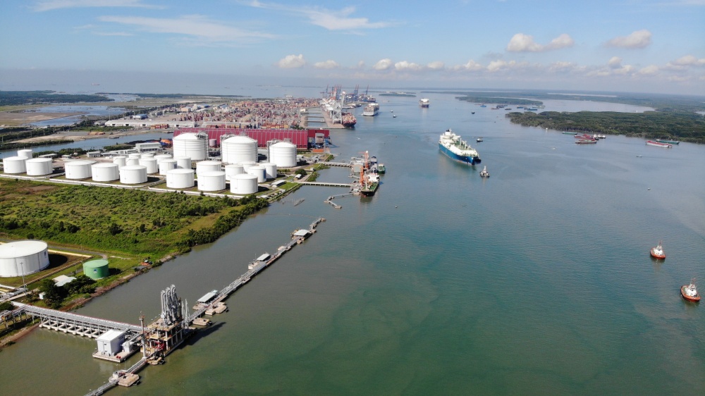 Chuyến tàu nhập khẩu LNG đầu tiên của Việt Nam cập bến kho cảng Thị Vải