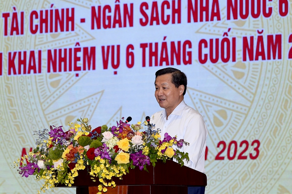 Phó thủ tướng Lê Minh Khái phát biểu tại hội nghị. 