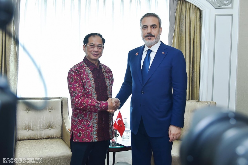 Bộ trưởng Bùi Thanh Sơn gặp Bộ trưởng Ngoại giao các nước