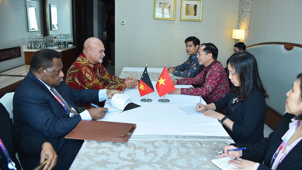 Bộ trưởng Bùi Thanh Sơn gặp Bộ trưởng Ngoại giao các nước