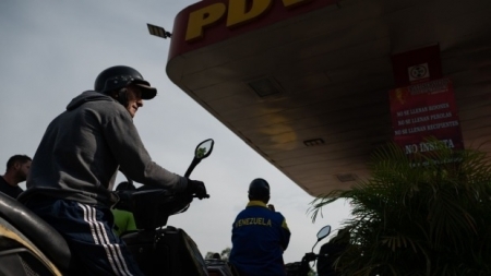 Venezuela tăng giá khí đốt khi hướng tới dỡ bỏ trợ giá nhiên liệu