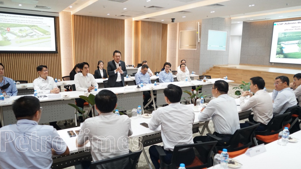 Lãnh đạo Petrovietnam thăm Tổ hợp Lọc hóa dầu Long Sơn và khảo sát khu vực dự kiến đầu tư dự án Petrovietnam thăm Tổ hợp Lọc hóa dầu Long Sơn và khảo sát khu vực dự kiến đầu tư dự án tại Long Sơn