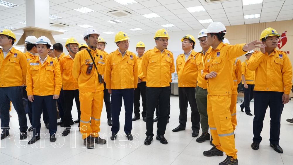 Tổng Giám đốc Petrovietnam Lê Mạnh Hùng kiểm tra hoạt động Kho cảng LNG Thị Vải Tổng Giám đốc Petrovietnam Lê Mạnh Hùng kiểm tra hoạt động Kho cảng LNG Thị Vải