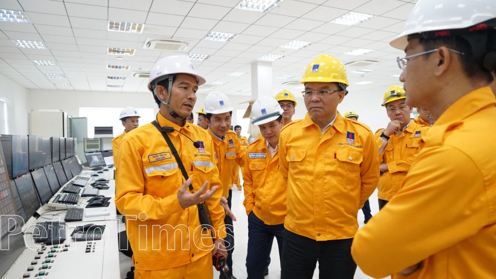 Tổng Giám đốc Petrovietnam Lê Mạnh Hùng kiểm tra hoạt động Kho cảng LNG Thị Vải
