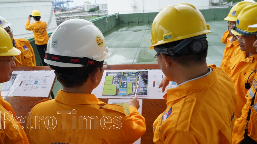 Tổng Giám đốc Petrovietnam Lê Mạnh Hùng kiểm tra hoạt động Kho cảng LNG Thị Vải